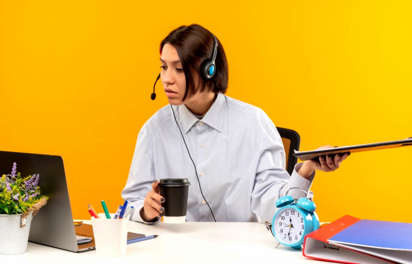 Professional learning environment with financial analysis tools and collaborative workspace